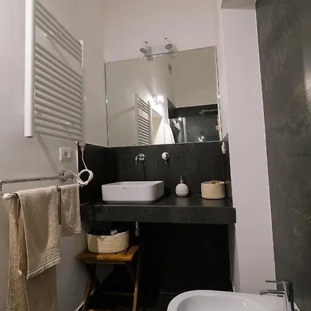 아파트 Old Stone House 바리