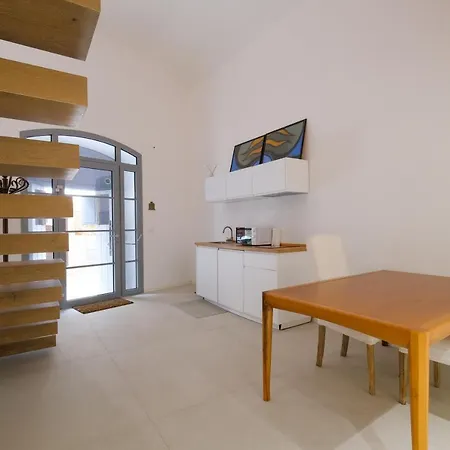 아파트 Old Stone House